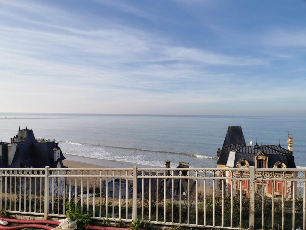 Apartamento Les Pieds Dans L'Eau Trouville-sur-Mer Exterior foto